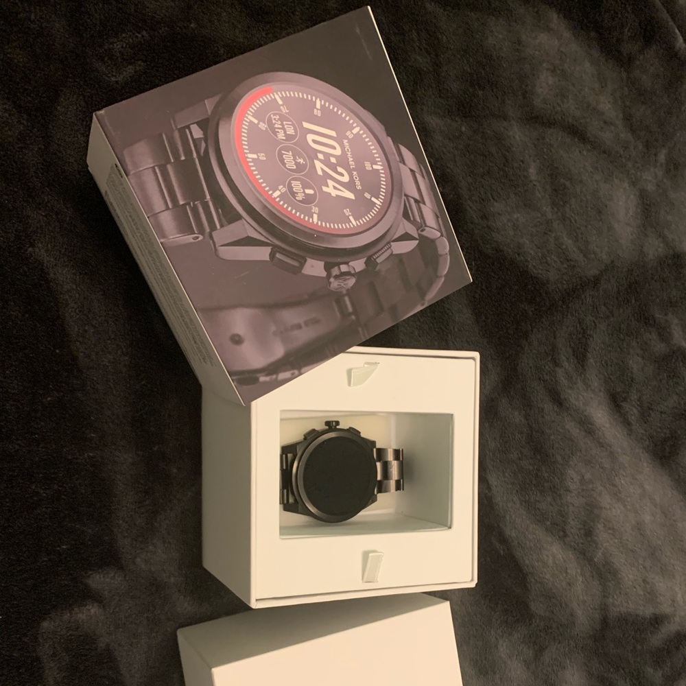 Brand new, never been worn MK smart watch.